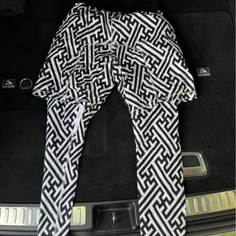 KTZ Stylish Black and White Geometric Men’s Shorts with leggings